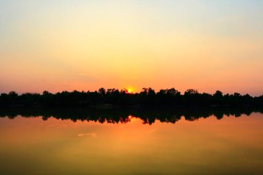 Gün batımında güzel gökyüzü atmosfer.