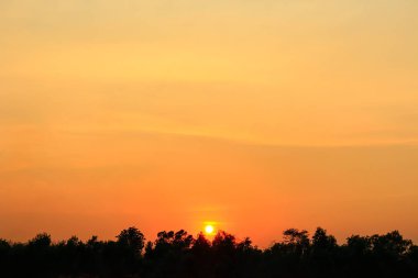 Gün batımında güzel gökyüzü atmosfer.