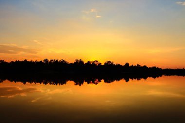 Gün batımında güzel gökyüzü atmosfer.