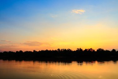 Gün batımında güzel gökyüzü atmosfer.
