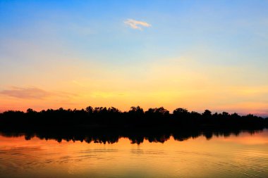 Gün batımında güzel gökyüzü atmosfer.