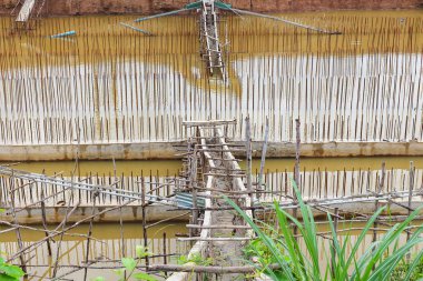 Sette inşaatı sel. Bitmemiş İnşaat.