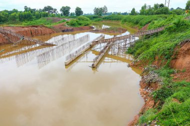 Sette inşaatı sel. Bitmemiş İnşaat.