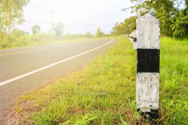 Kırsal yollar üzerinde eğri Kılavuzu.
