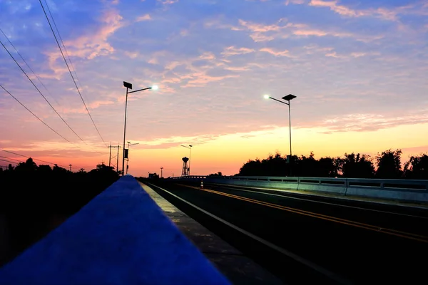 Východ Slunce Silniční Most Přes Řeku — Stock fotografie