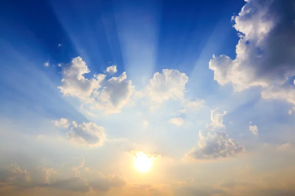 Bulut gökyüzü güzel atmosfer.