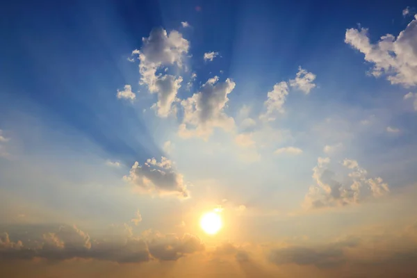 Bulut gökyüzü güzel atmosfer.