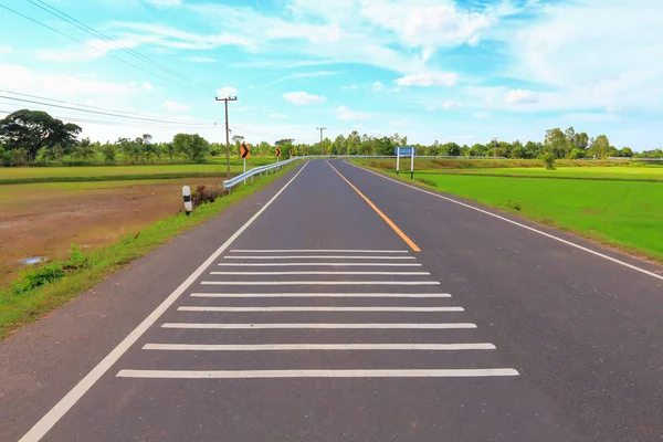 Güzel bir atmosferde Tayland kırsal yollar.