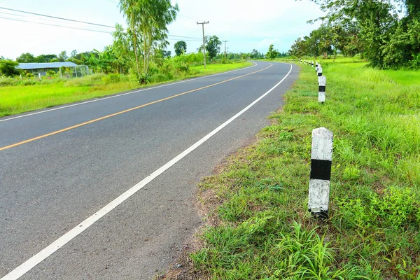 Kırsal yollar üzerinde eğri Kılavuzu.