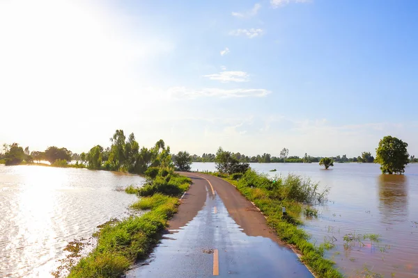 Kırsal yol Tayland güzel.