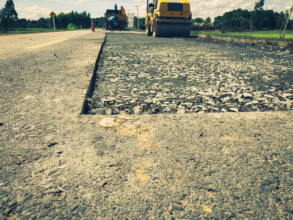 Reparação Estradas Danos Causados Por Camiões Pesados Trabalhador Construção Asfalto — Fotografia de Stock