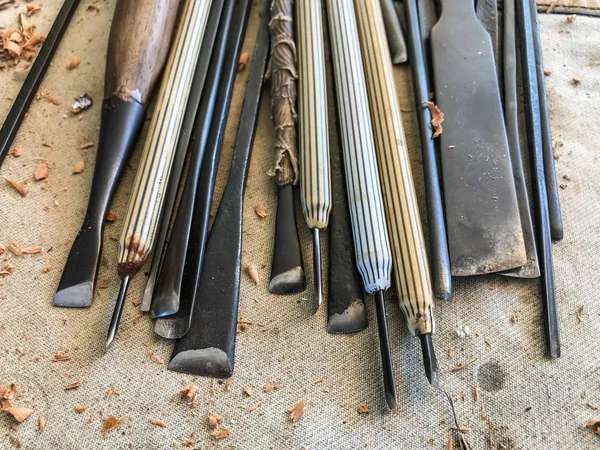 Timmerman Hout Beitel Tool Met Snijwerk Van Oude Houten — Stockfoto