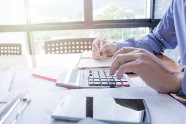 Yönetici iş adam Mali Müfettiş ve hesaplama ya da bakiye denetimi raporu, yapım Sekreter.