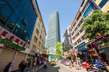 Türkiye, Istanbul-Mayıs 6, 2019: Istanbul Sapphire, levent 'in merkezi iş bölgesi. en yüksek gözlem güvertesi. Caddenin sonunda gökdelen