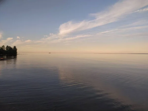 Onega Gölü 'nde Günbatımı