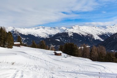Güneşli bir günde Schatzalp Alpleri 'nin güzel manzarası Davos, Grisons Kantonu, İsviçre.