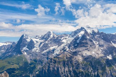 Bernese Oberland 'daki İsviçre Alpleri' nden Eiger, Monch ve Jungfrau, Schilthorn Kantonu, İsviçre.