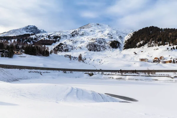 Blick Auf Den Zugefrorenen Davoser See Das Davoser Dorf Und — Stockfoto