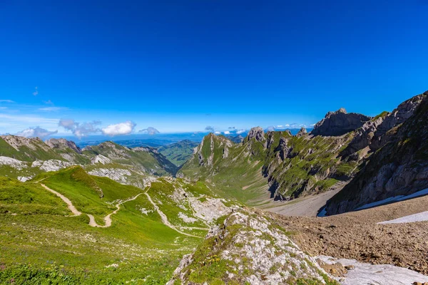 Lenyűgöző Kilátás Alpstein Massif Rotsteinpass Felé Wasserauen Völgy Túraútvonal Santis — Stock Fotó