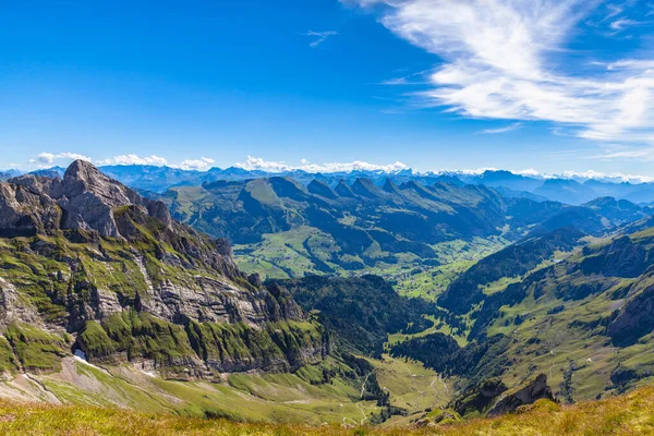 スイスのサンガレン州 夏のサンティアス サンティアス 山頂からの聖ガレンアルプスのパノラマビュー — ストック写真