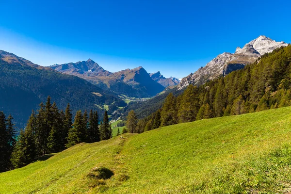 Beautiful View Swiss Alps Hiking Path Sufnersee Canton Grisons Switzerland — Stock Photo, Image