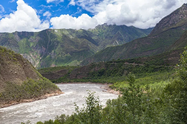 Panorama view of Yarlung Tsangpo (Yarlung Zangbo) Grand Canyon, Brahmaputra Canyon veya Tsangpo Gorge ve Yarlung Tsangpo River in summer wit blue sky cloud, Tibet, China