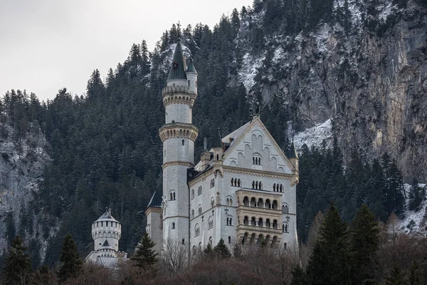Vista Deslumbrante Famoso Castelo Neuschwanstein Localizado Colina Schwangau Inverno Baviera — Fotografia de Stock