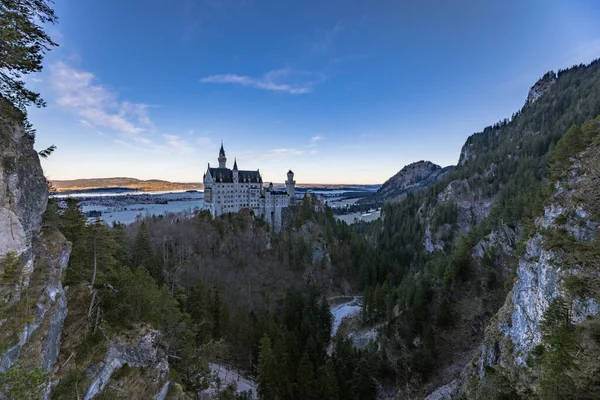 Stunning View Famous Neuschwanstein Castle Winter Morning Mary Bridge Blue — стоковое фото