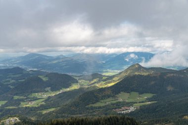 Berchtesgaden, Bavyera, Almanya 'da Obersalzberg' in tepesindeki Kehlsteinhaus 'tan (Kartal Yuvası) Berchtesgaden Ulusal Parkı manzarası