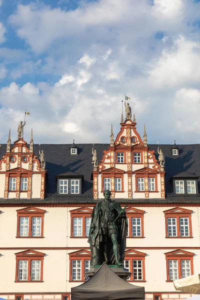 Utsikt Över Stadshuset Stadthaus Marktplatz Torget Coburg Med Statyn Prins — Stockfoto