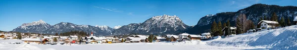 Vue Panoramique Ville Alpen Reutte Hiver Avec Des Maisons Couvertes — Photo