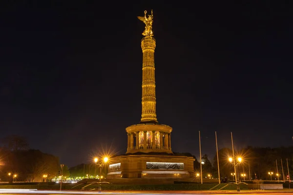 Vista Nocturna Columna Victoria Con Estatua Dorada Victoria Parte Superior — Foto de Stock