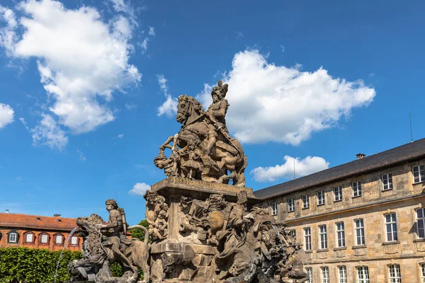 Fantastisk Utsikt Över Markgrevens Fontän Ligger Residenzplatz Framför New Castle — Stockfoto