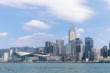 Güneşli bir günde, Hong Kong 'da Victoria Habour' un Skyline manzarası, Çin