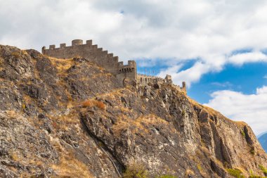 Sion 'daki Tourbillon şatosunun yıkıntıları, sonbahar, Valais Kantonu, İsviçre