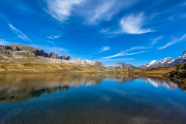 스위스 알프스 산맥의 아름다운 모습으로 응시하는 — 스톡 사진