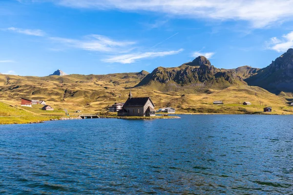 メルシュエ湖のパノラマビューとオバルデンのカントン スイス中央部のティトリスの山脈 — ストック写真