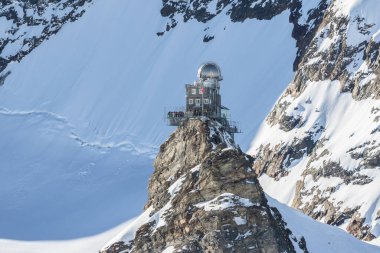 Jungfraujoch 'daki Sphinx Gözlemevi, dünyanın en yüksek gözlemevlerinden biri, Jungfrau tren istasyonunda, Bernese Oberland, İsviçre.