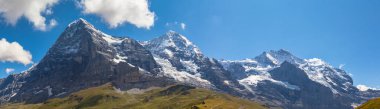 Eiger, Monch ve Jungfrau 'nun panorama manzarası, İsviçre' deki Bernese Oberland 'in en ünlü tepeleri..