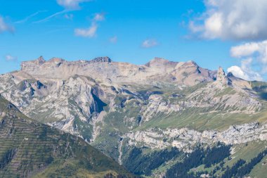 Bernese Oberland 'daki Alpler ve İsviçre' deki Mannlichen istasyonundan Lauterbrunnen Vadisi manzarası..