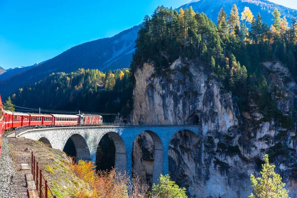 Train Rhaetian Railway Running Famous Landwasser Viaduct Tunnel Sunny Autumn — Stock Photo, Image