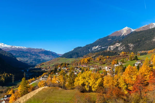 Bela Vista Aldeia Filisur Alpes Trem Turismo Bernina Express Outono — Fotografia de Stock