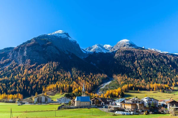 Bela Vista Pequena Cidade Bergun Dos Alpes Incluindo Piz Ela — Fotografia de Stock