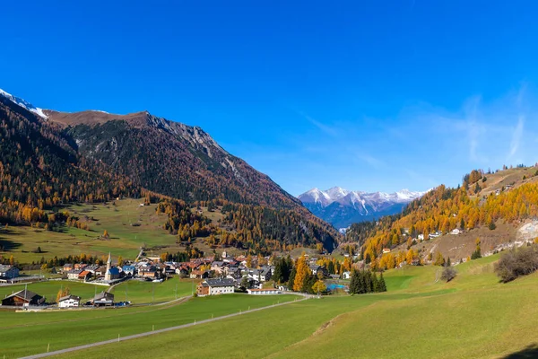 Bela Vista Aldeia Filisur Alpes Trem Turismo Bernina Express Outono — Fotografia de Stock