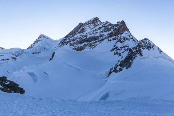 Zblízka Pohled Slavný Vrchol Jungfrau Vyhlídkové Plošiny Jungfraujoch Soumraku Zimě — Stock fotografie