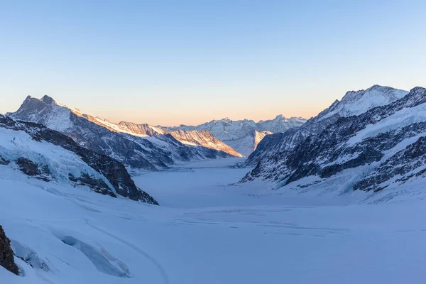 유럽에서 기차역인 스위스 Bernese Oberland Jungsvorjoch 전경에 빙하의 한눈에 들어옵니다 — 스톡 사진