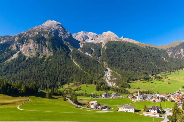 Bella Vista Della Piccola Città Bergun Alpi Tra Cui Piz — Foto Stock