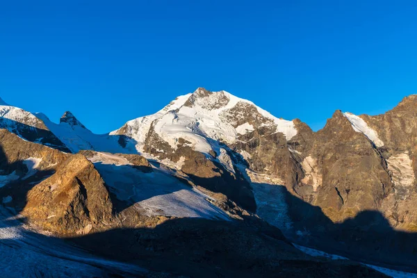 Fantastisk Utsikt Över Schweiziska Alperna Inklusive Piz Bernina Och Glaciären — Stockfoto