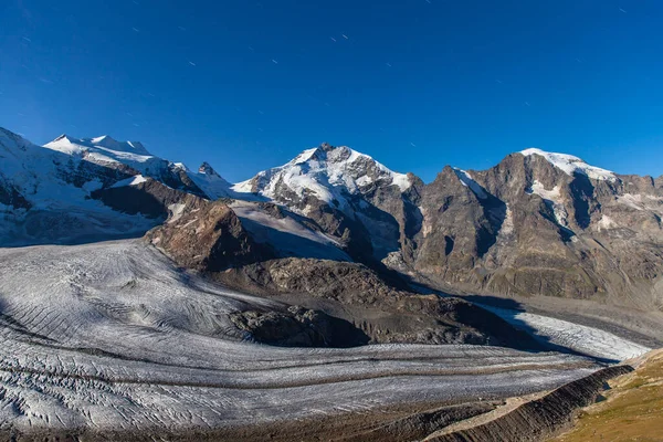 Vista Noturna Geleira Bernina Maciça Morteratsch Casa Montanha Diavolezza Área Fotografia De Stock