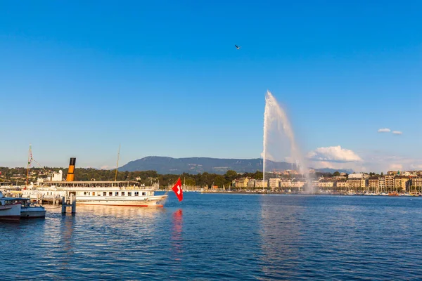 Belle Vue Sur Fontaine Jet Eau Dans Lac Genève Paysage — Photo